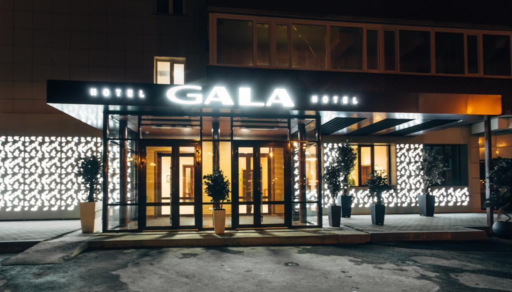 Gala Hotel Surgut Exterior photo